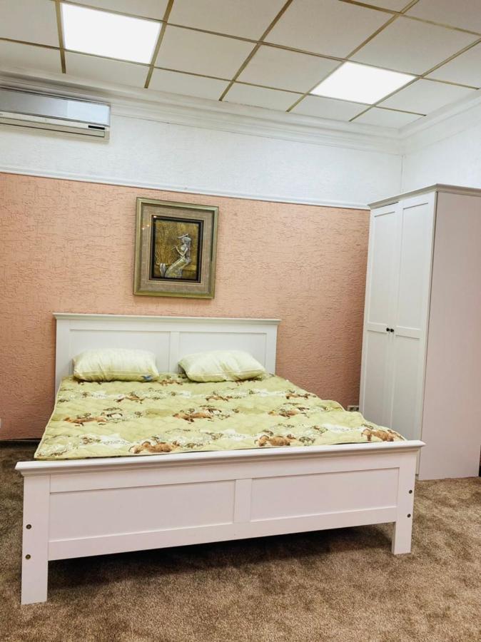 Бульвар Эркиндик74 Bichkek Extérieur photo